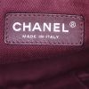 Bolso de mano Chanel Portobello en cuero acolchado beige - Detail D4 thumbnail