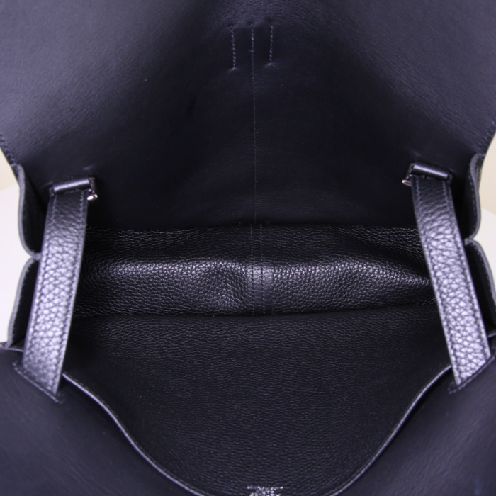 Hermès Halzan medium model shoulder bag in black togo leather - Detail D3
