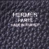 Bolso bandolera Hermès Halzan modelo mediano en cuero togo negro - Detail D4 thumbnail