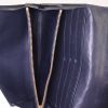 Billetera Louis Vuitton Sarah en charol Monogram azul oscuro - Detail D2 thumbnail
