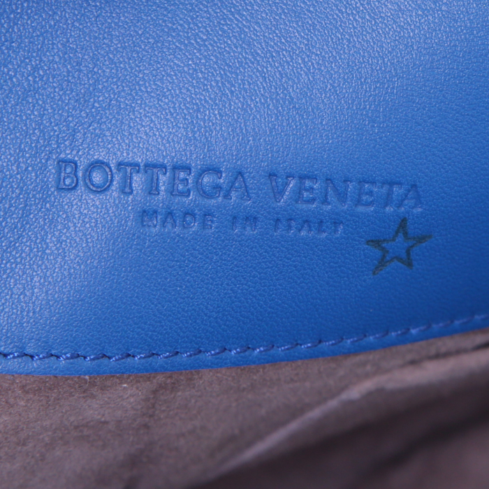 Bottega Veneta Olimpia shoulder bag in blue crocodile - Detail D4
