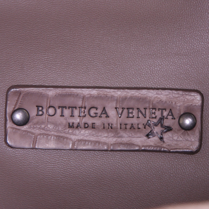 Bolso de mano Bottega Veneta Roma en cocodrilo color topo - Detail D3