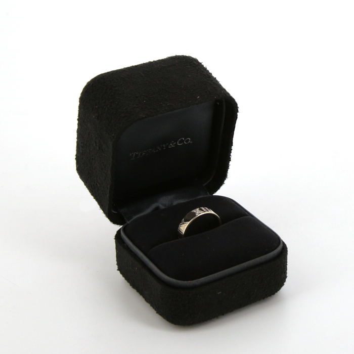 Tiffany & Co Atlas medium model ring in white gold and diamonds - Detail D2