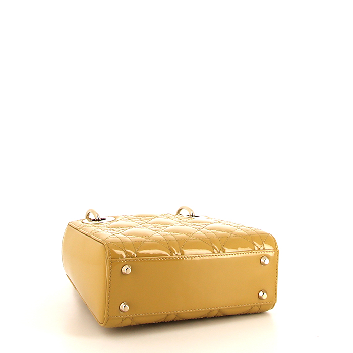 Sac bandoulière Dior Lady Dior mini en cuir cannage jaune-moutarde - Detail D5