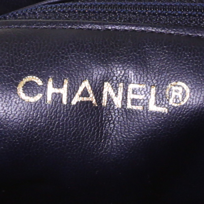 Chanel Vintage handbag in blue quilted leather - Detail D3