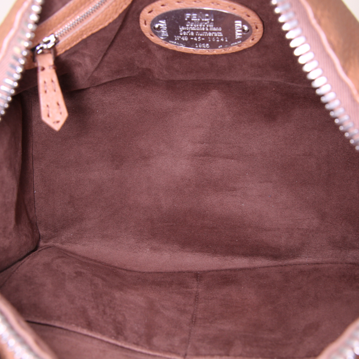 Borsa a tracolla Fendi By the way in pelle martellata marrone - Detail D3