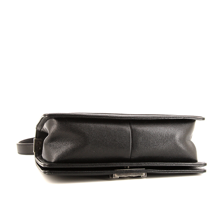 Chanel Boy shoulder bag in black quilted grained leather - Detail D5