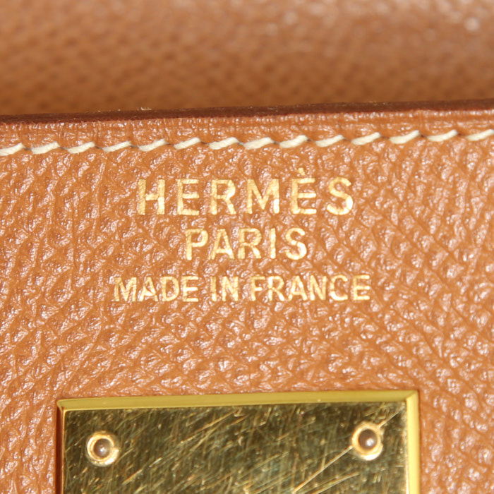 Hermès  Kelly 35 cm handbag  in gold Courchevel leather - Detail D4