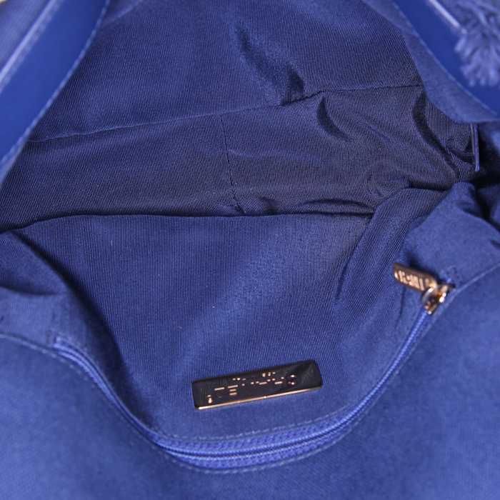 Chanel 19 handbag in blue quilted canvas - Detail D3
