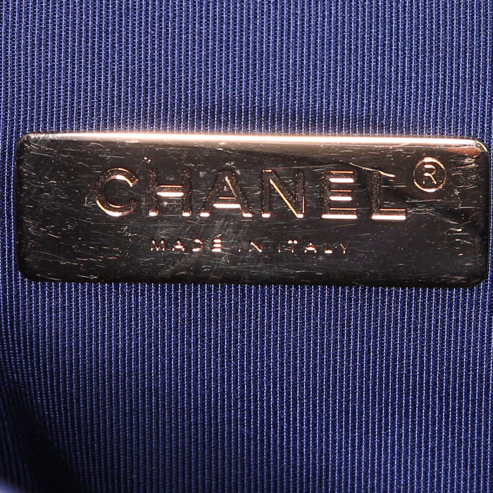Chanel 19 handbag in blue quilted canvas - Detail D4