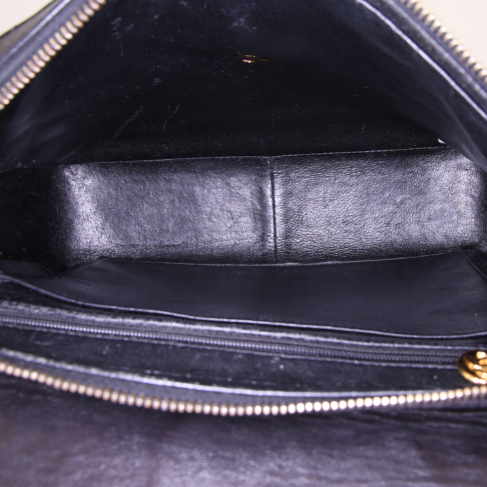 Chanel Vintage backpack in black patent quilted leather - Detail D2