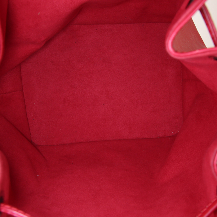 Bolso Cabás Louis Vuitton petit Noé en cuero Epi rojo - Detail D2