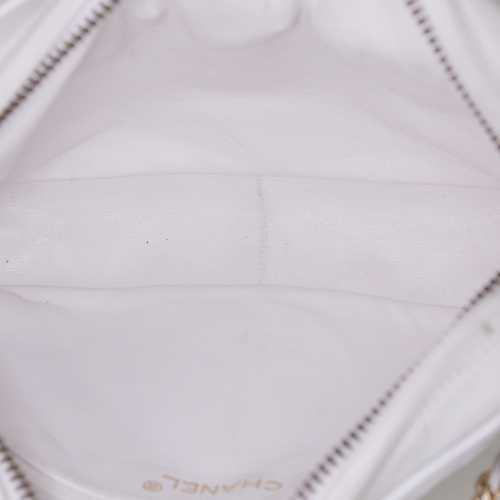 Sac bandoulière Chanel Vintage en cuir matelassé blanc - Detail D2