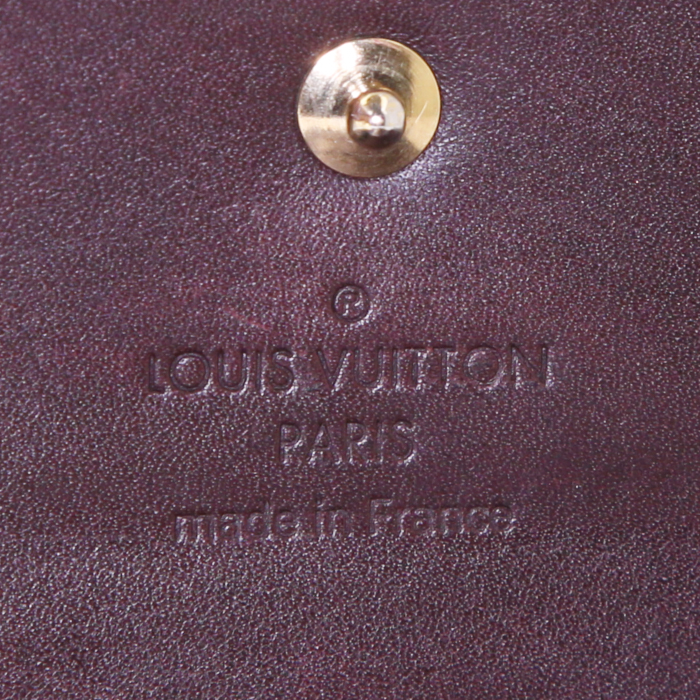 Billetera Louis Vuitton Sarah en charol Monogram morado - Detail D3