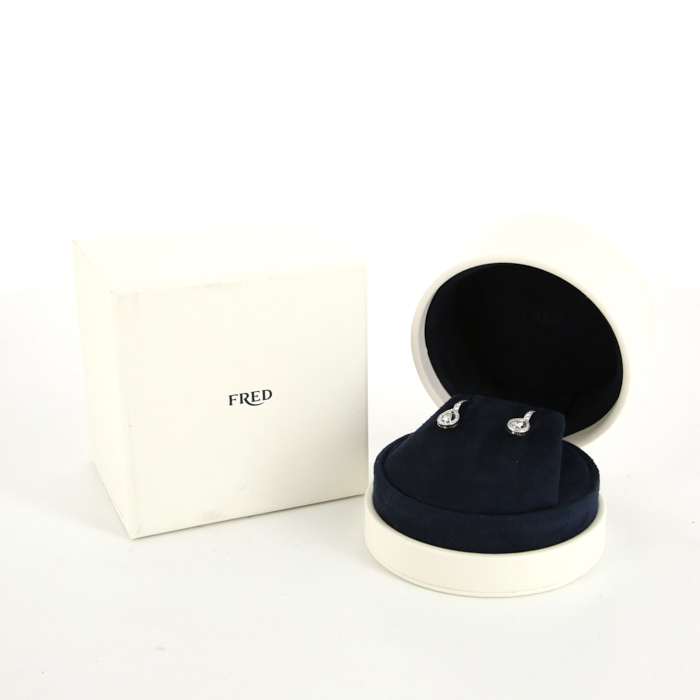 Paire de pendants d'oreilles Fred Lovelight petit modèle en or blanc et diamants - Detail D2