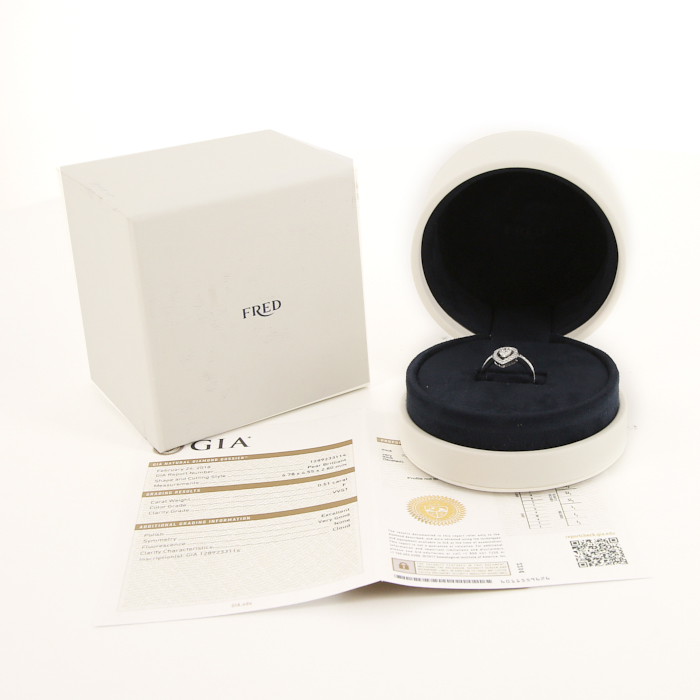 Anello Fred Lovelight in platino e diamanti - Detail D2