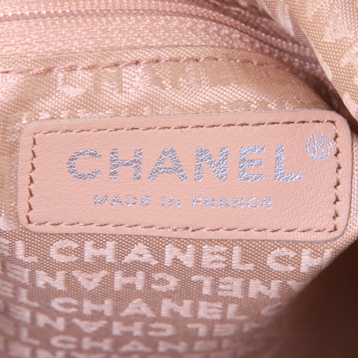 Bolso de mano Chanel Petit Shopping en cuero beige - Detail D3