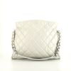 Bolso de mano Chanel Petit Shopping en cuero acolchado blanco - 360 thumbnail