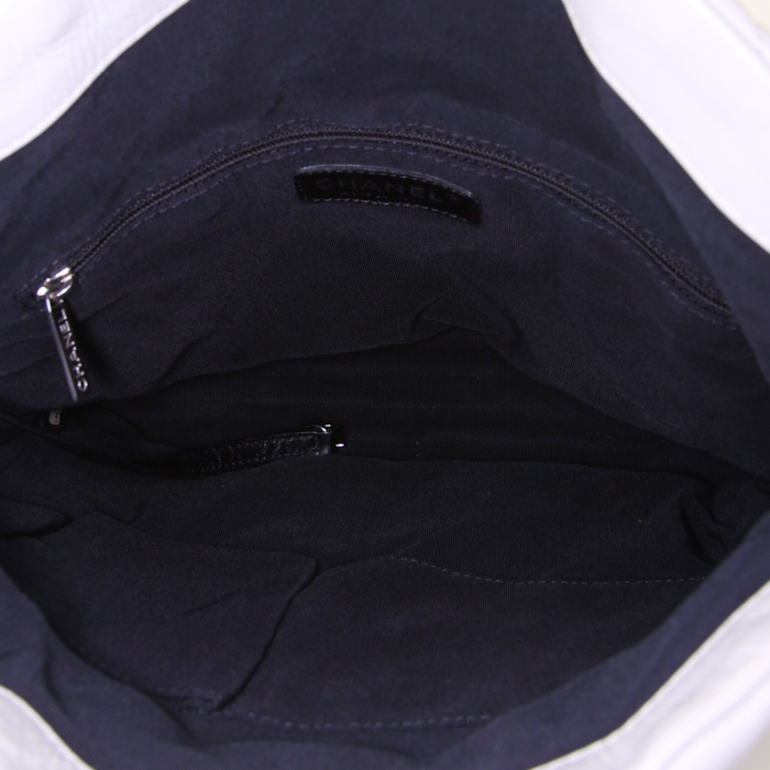 Sac à main Chanel Petit Shopping en cuir matelassé blanc - Detail D2