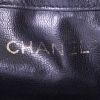 Chanel Vintage shoulder bag in beige raphia and black leather - Detail D3 thumbnail