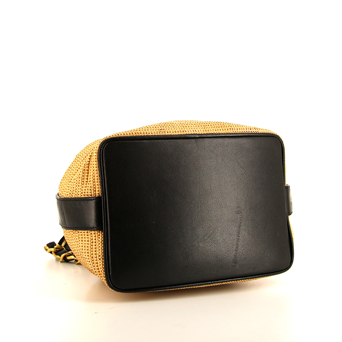 Bolso bandolera Chanel Vintage en raffia beige y cuero negro - Detail D4