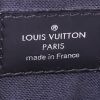 Borsa a tracolla Louis Vuitton Messenger in tela a scacchi grigio Graphite e pelle nera - Detail D3 thumbnail