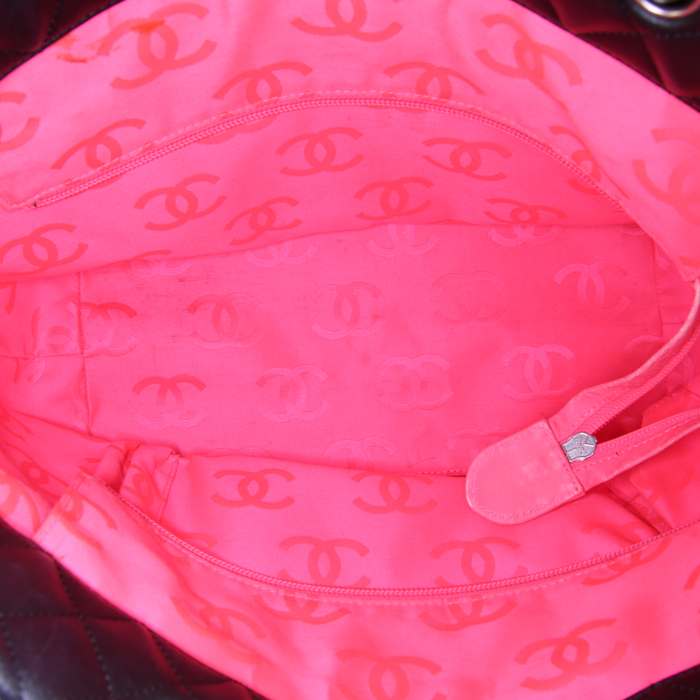 Chanel Cambon shopping bag in black quilted leather - Detail D2