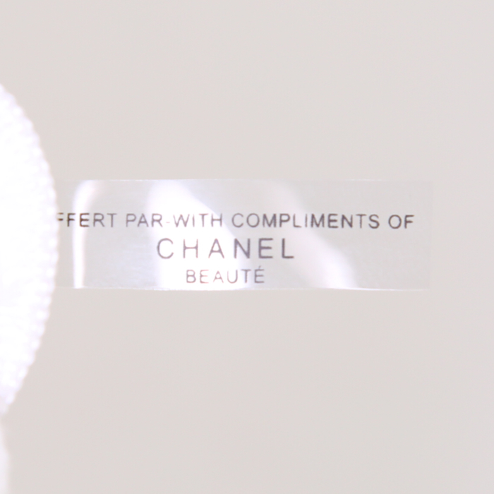 Sac cabas Chanel en toile siglée blanche - Detail D3