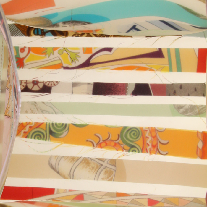 Bolso de mano Hermès Cas du Sac modelo pequeño en material sintético blanquecino y seda multicolor - Detail D2