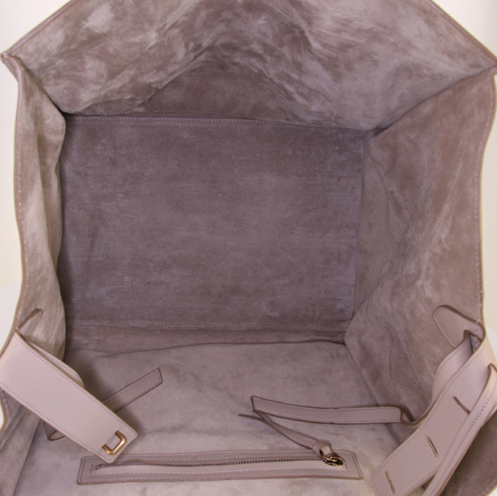 Bolso de mano Céline Phantom en cuero beige - Detail D2