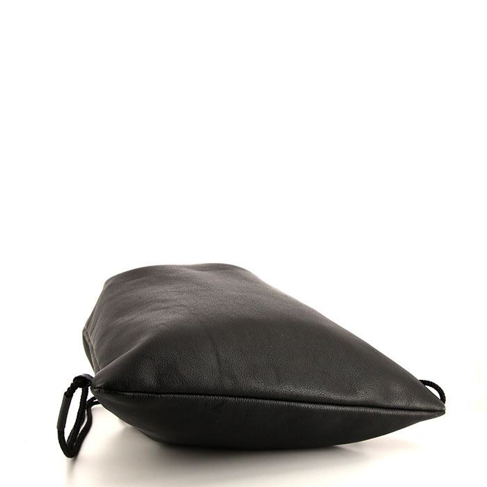 Sac à dos Gucci en cuir lisse noir - Detail D4