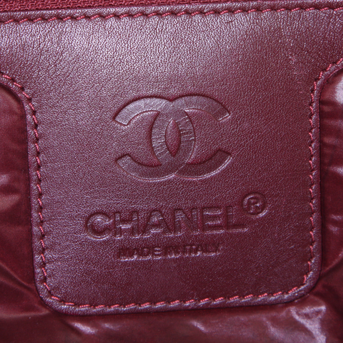 Chanel Coco Cocoon bag worn on the shoulder or carried in the hand in black quilted canvas and black leather - Detail D3