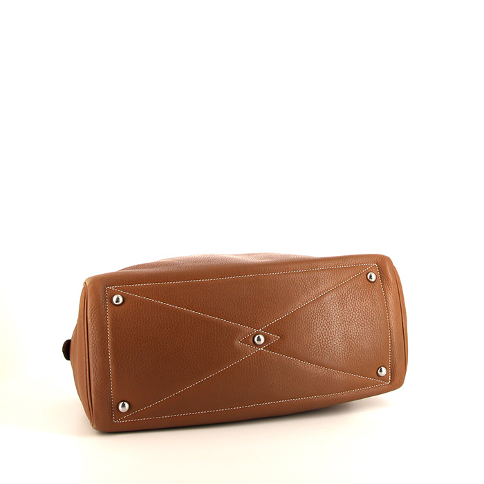 Bolso de mano Hermes Victoria en cuero togo color oro - Detail D4