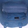 Bolso de shopping Bottega Veneta Cabat en cuero trenzado azul - Detail D2 thumbnail