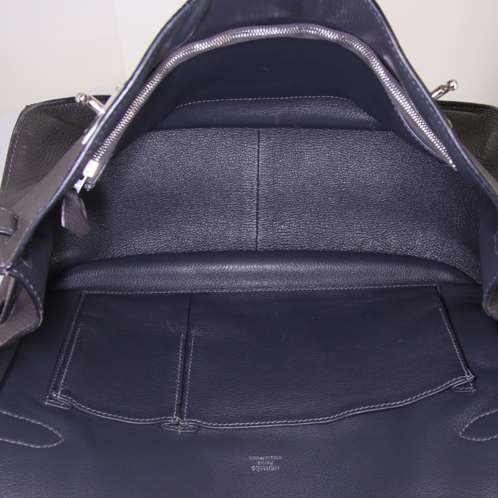 Hermès Jypsiere shoulder bag in grey togo leather - Detail D2