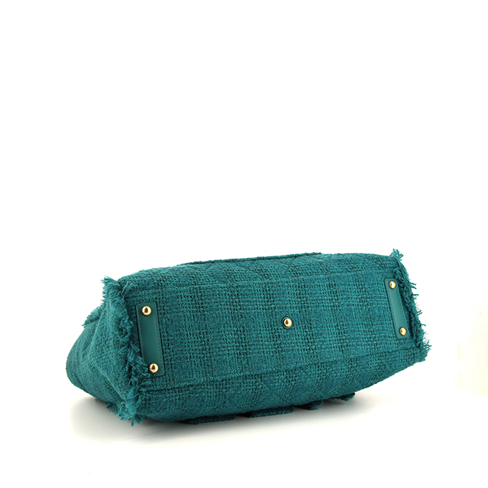 Chanel Shopping shopping bag in green quilted canvas - Detail D4