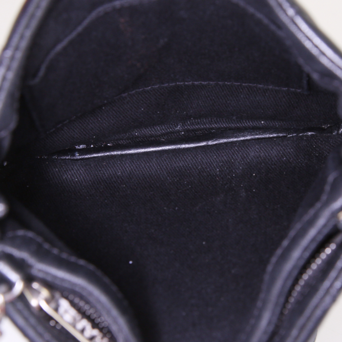 Bolso bandolera Chanel en cuero acolchado negro - Detail D2
