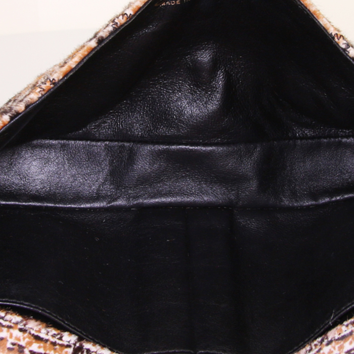Sac à main Chanel Baguette en poulain marron noir et blanc - Detail D3
