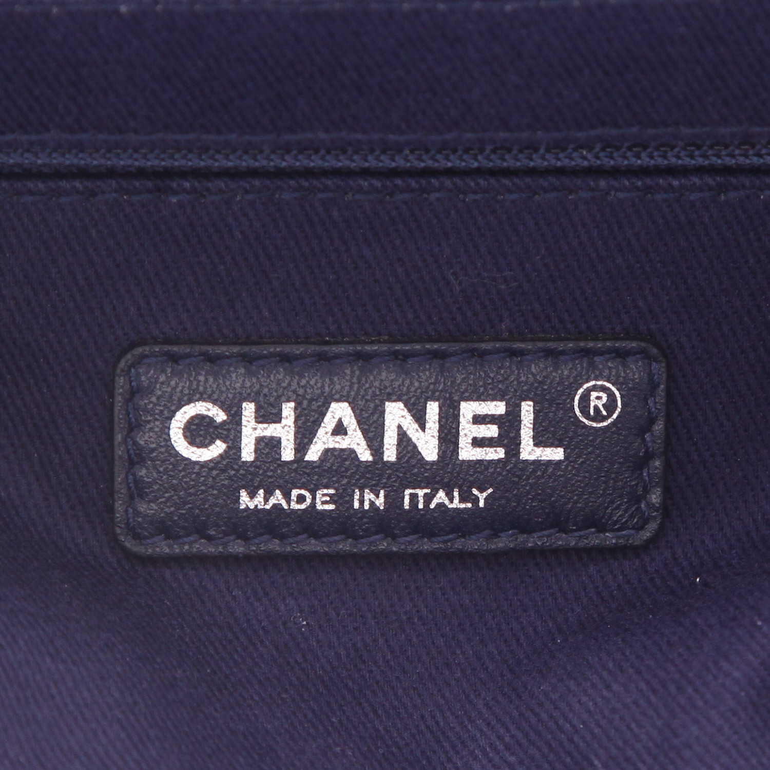 Borsa Chanel  Timeless Classic in tessuto scamosciato blu e nero - Detail D2