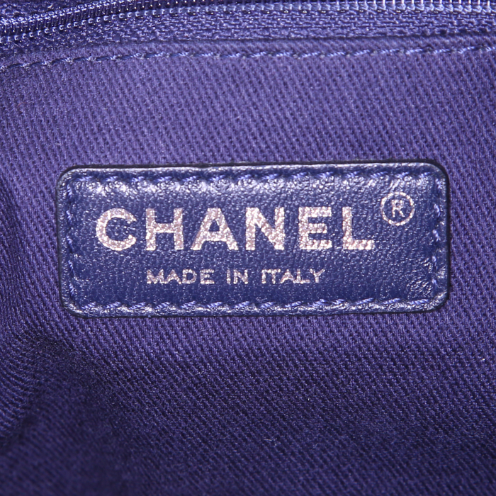 Sac à main Chanel  Timeless Classic en suédine bleue et noire - Detail D4