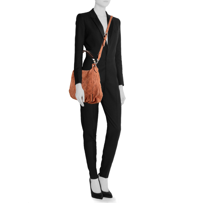 Sac à main Louis Vuitton Selene en cuir Mahina rose - Detail D2