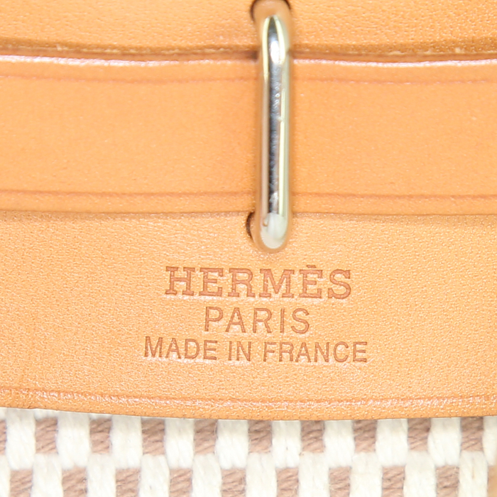 Bolso bandolera Hermès Mini Herbag en lona beige y cuero natural - Detail D3