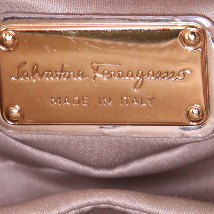 Sac à main Salvatore Ferragamo Vara Bow Bag en cuir doré - Detail D4