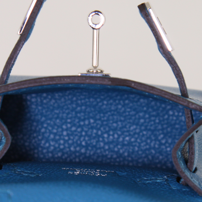 Sac Hermès Kelly Twilly bag charm en cuir Swift Bleu Izmir et soie - Detail D4