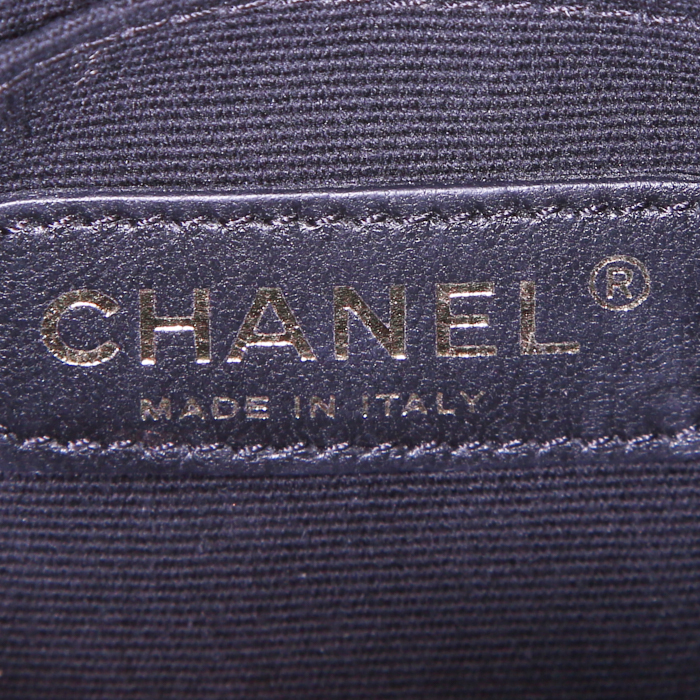 Bolso de mano Chanel  Rita en cuero acolchado azul - Detail D4