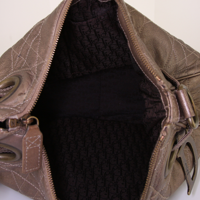 Bolso de mano Dior Vintage en cuero cannage marrón - Detail D2