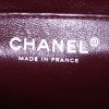Sac à main Chanel Timeless jumbo en cuir matelassé noir - Detail D4 thumbnail