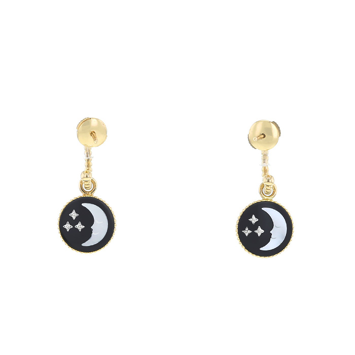 Earrings in yellow gold,  mother of pearl and onyx