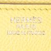 Bolso de mano Hermes Constance en cuero epsom amarillo - Detail D4 thumbnail