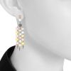 Paire de pendants d'oreilles H. Stern Moonlight en or jaune, diamants bruns et pierres de couleurs - Detail D1 thumbnail